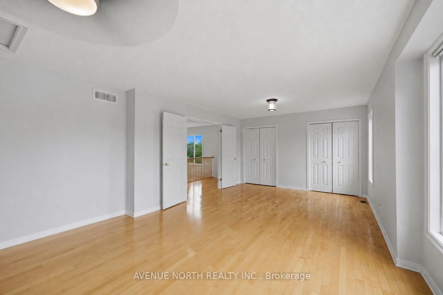 141 GLADEVIEW Private • Ottawa, ON photo 28