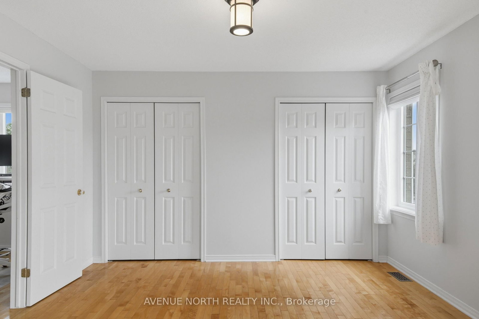 141 GLADEVIEW Private • Ottawa, ON photo 30