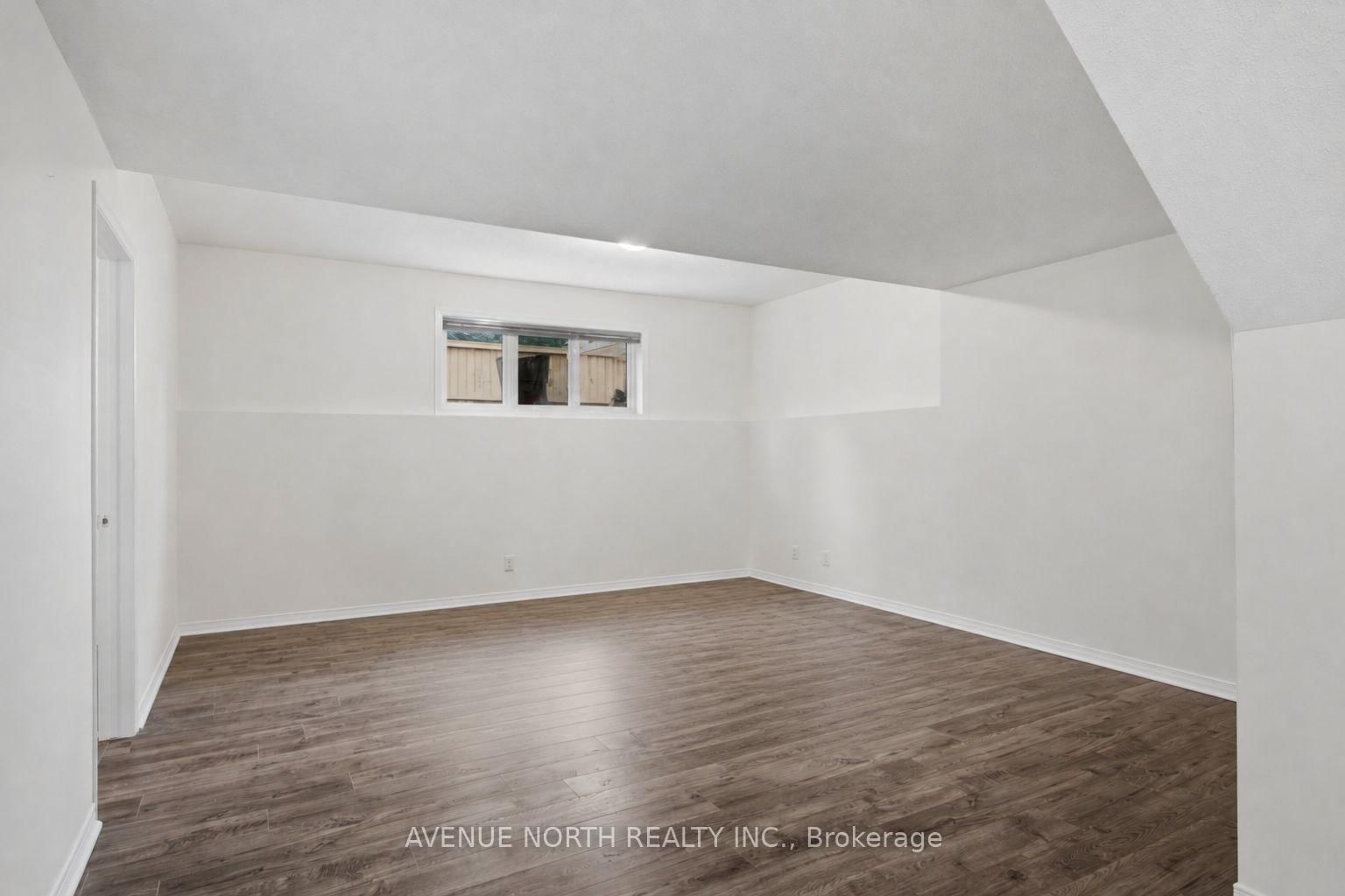 141 GLADEVIEW Private • Ottawa, ON photo 32