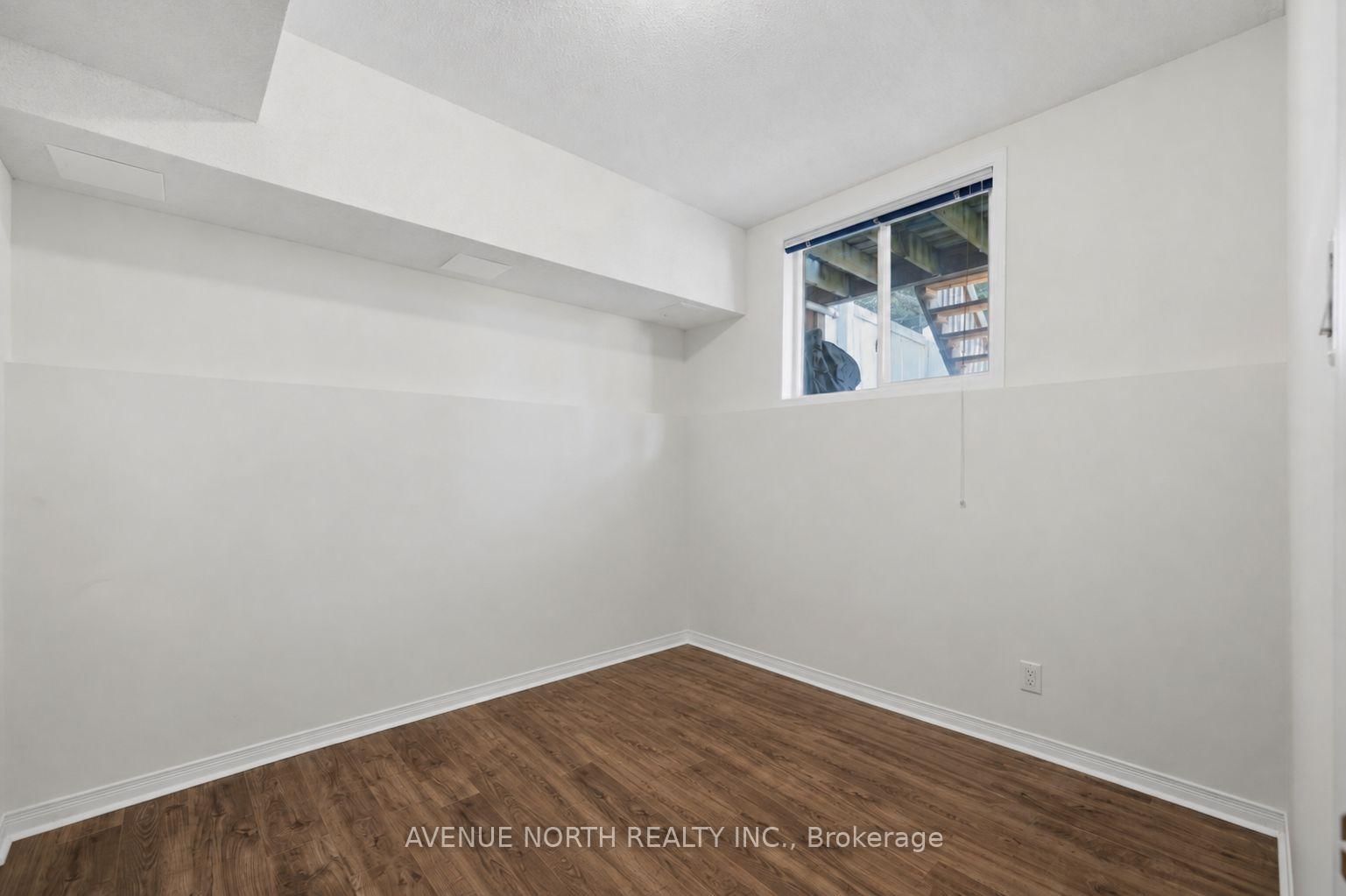 141 GLADEVIEW Private • Ottawa, ON photo 33