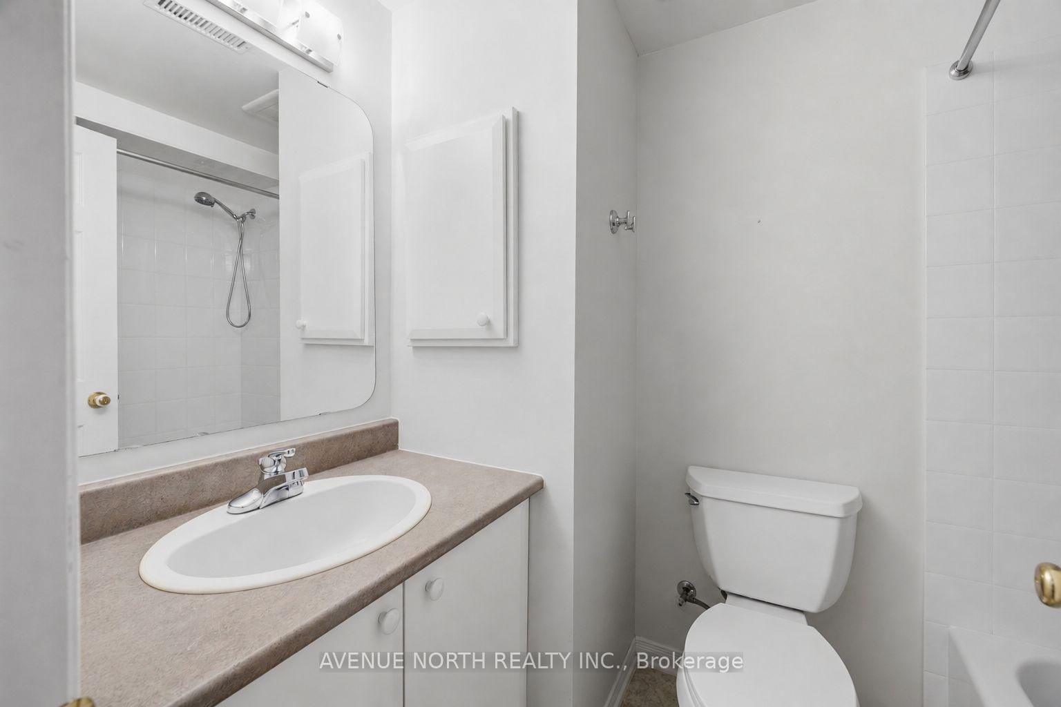 141 GLADEVIEW Private • Ottawa, ON photo 34