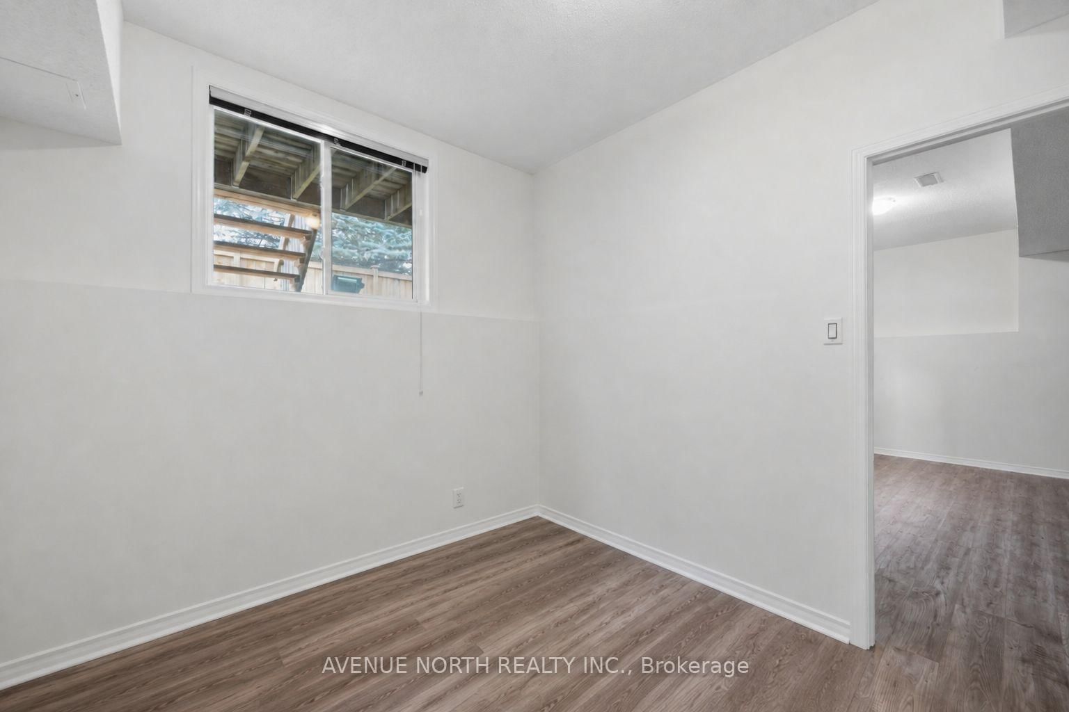 141 GLADEVIEW Private • Ottawa, ON photo 36