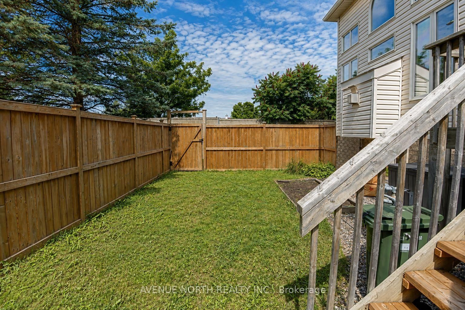 141 GLADEVIEW Private • Ottawa, ON photo 40