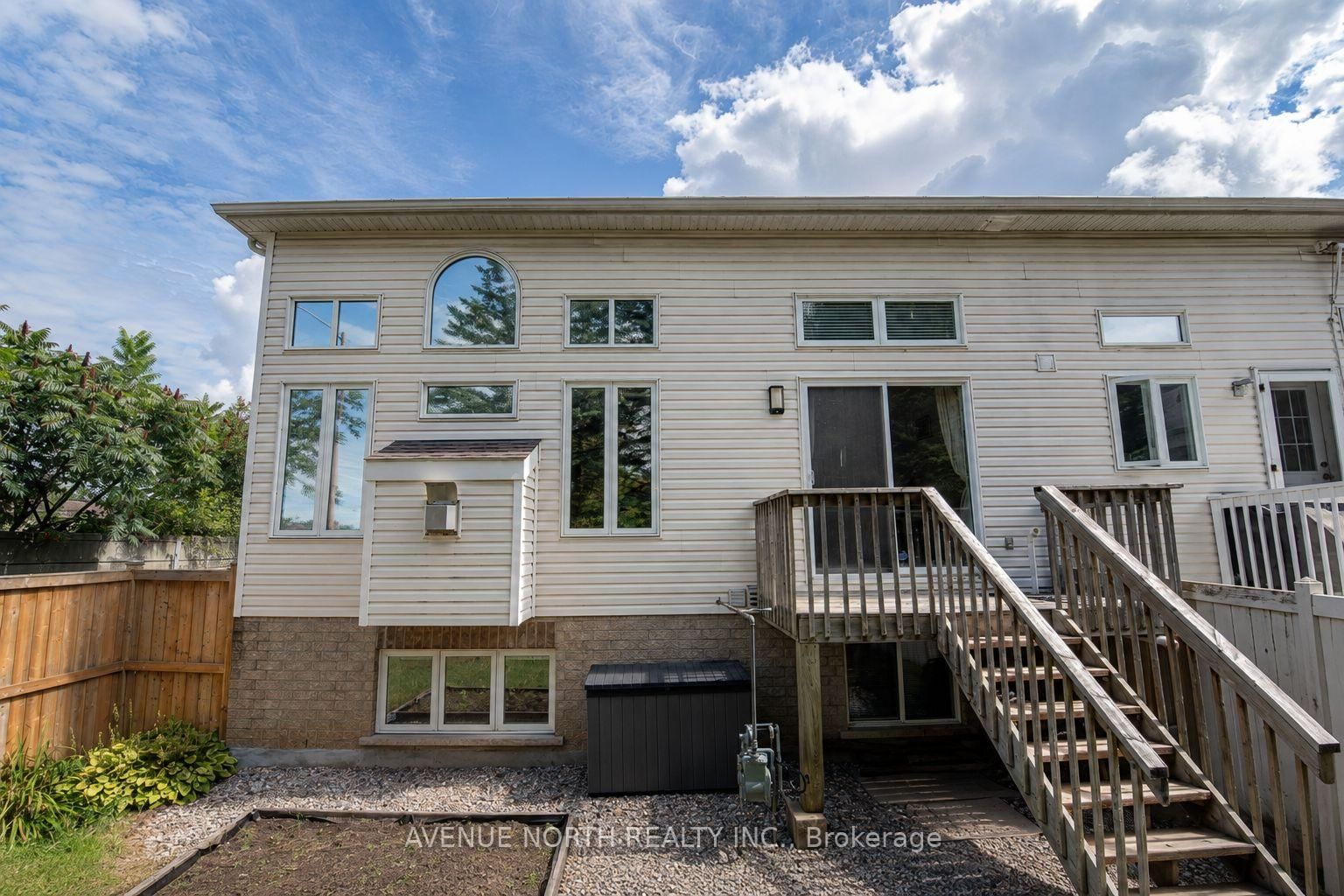 141 GLADEVIEW Private • Ottawa, ON photo 43