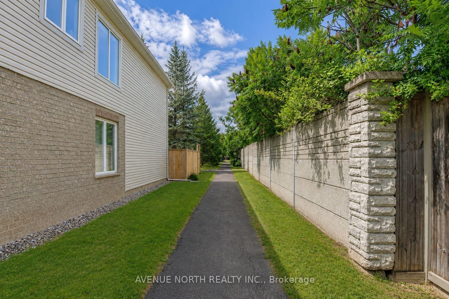 141 GLADEVIEW Private • Ottawa, ON photo 48