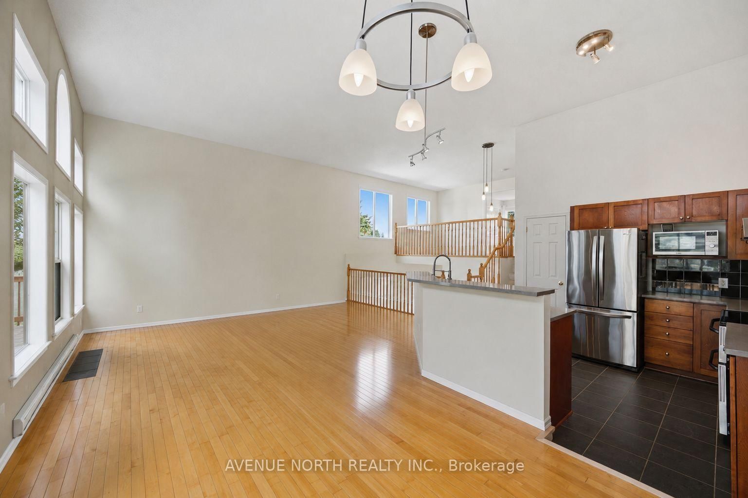 141 GLADEVIEW Private • Ottawa, ON photo 9