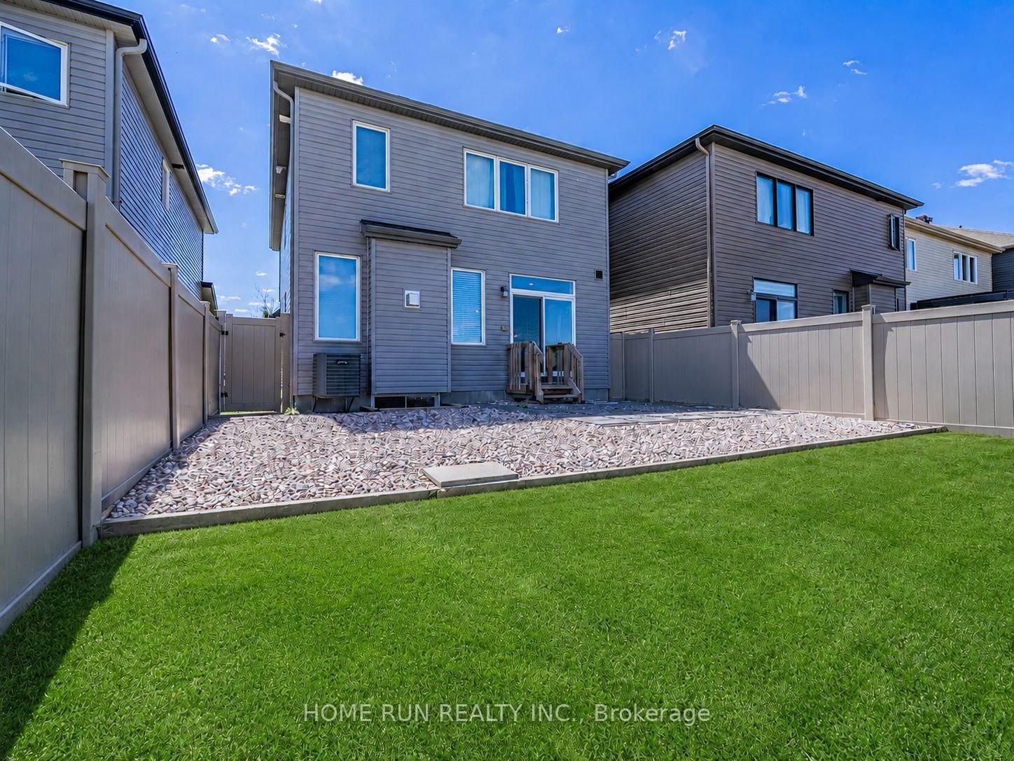 42 CLONFADDA Terrace • Ottawa, ON photo 32