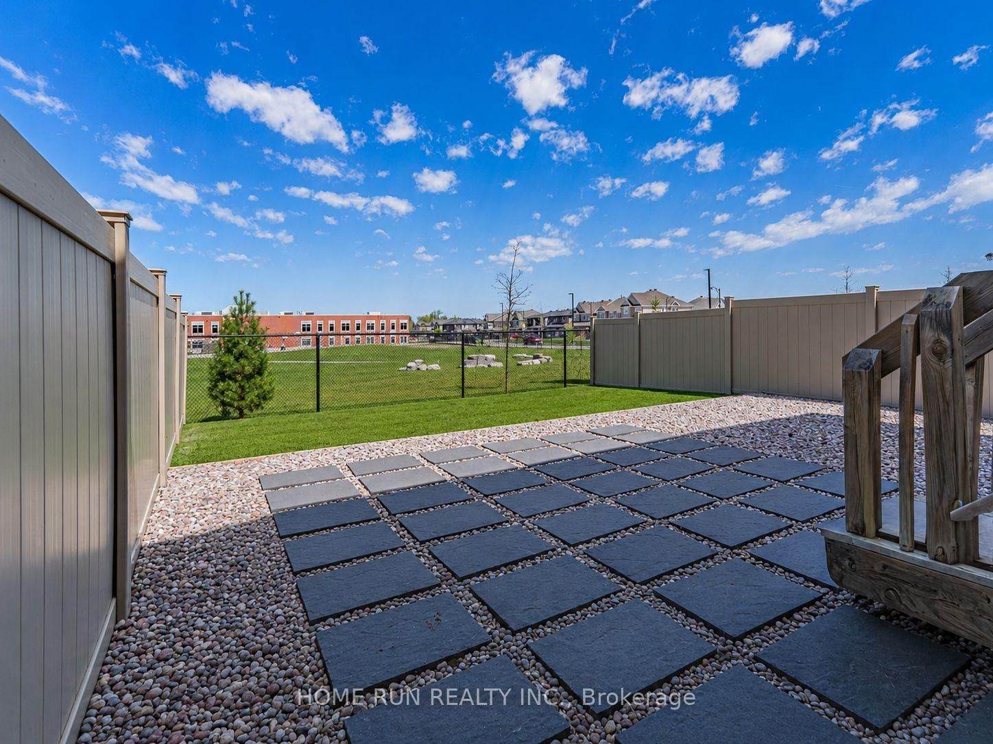 42 CLONFADDA Terrace • Ottawa, ON photo 33