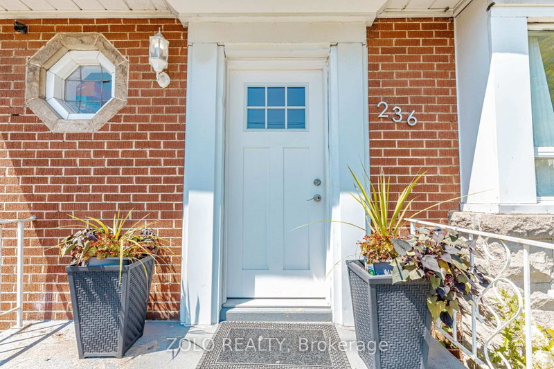 236 Parkdale Ave S photo 4