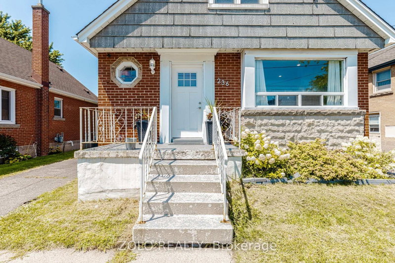 236 Parkdale Ave S photo 5