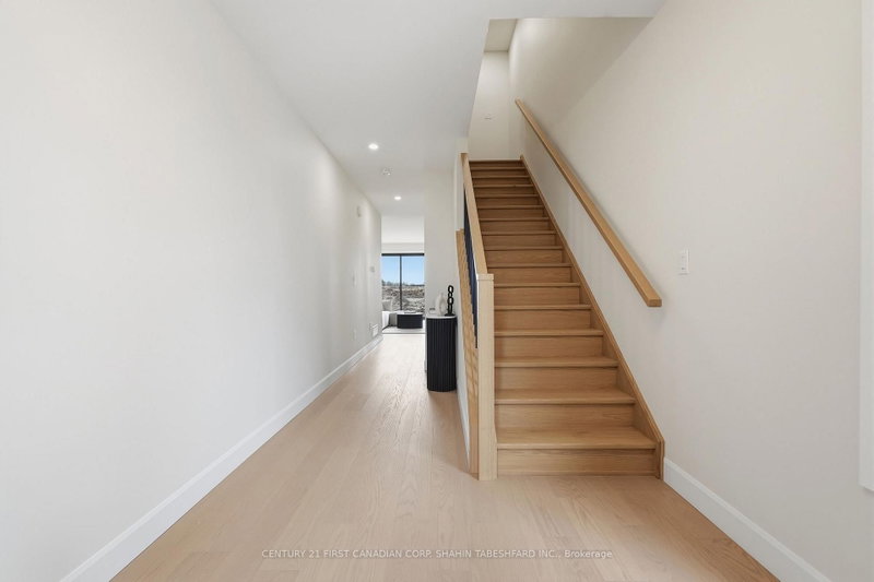 2302 Darwin Crescent