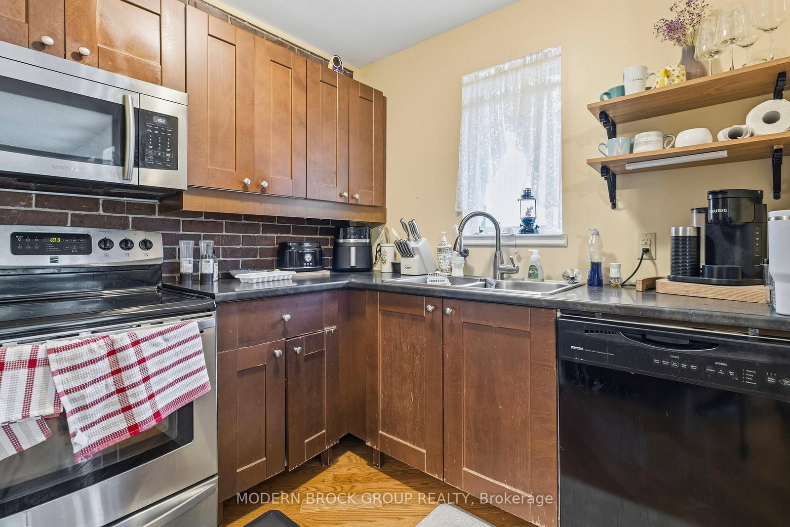 322 King Street W • Brockville, ON photo 39