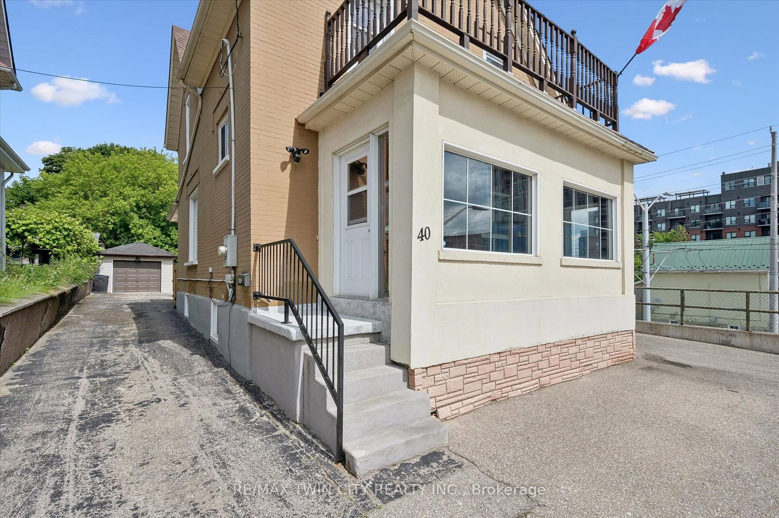 40 Madison Avenue S • Kitchener, ON photo 2