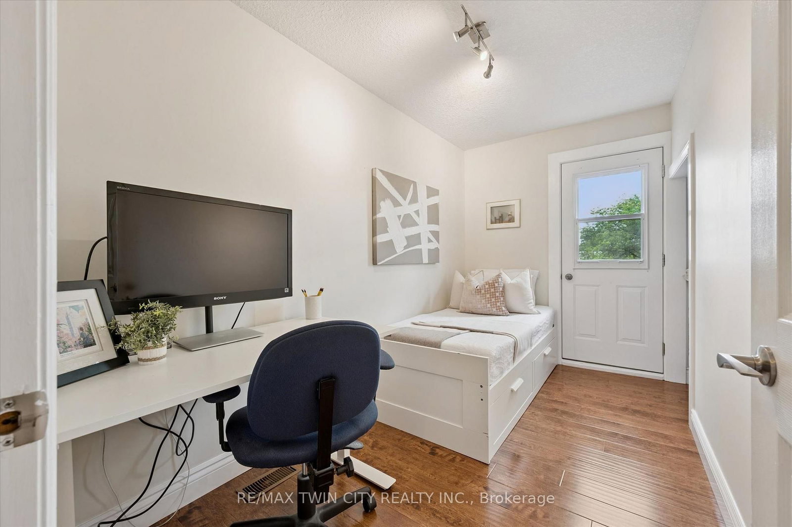 40 Madison Avenue S • Kitchener, ON photo 22