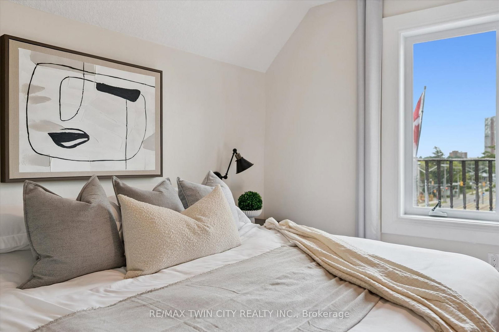 40 Madison Avenue S • Kitchener, ON photo 27