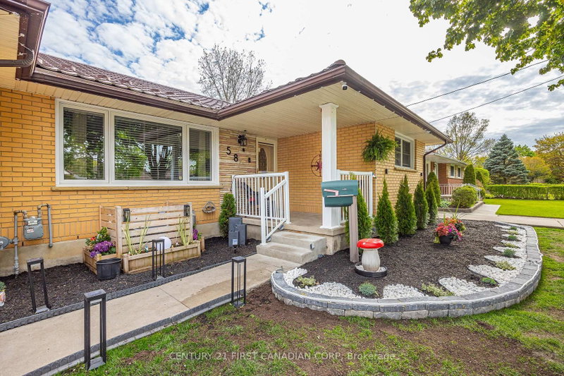 58 Centre Crescent N