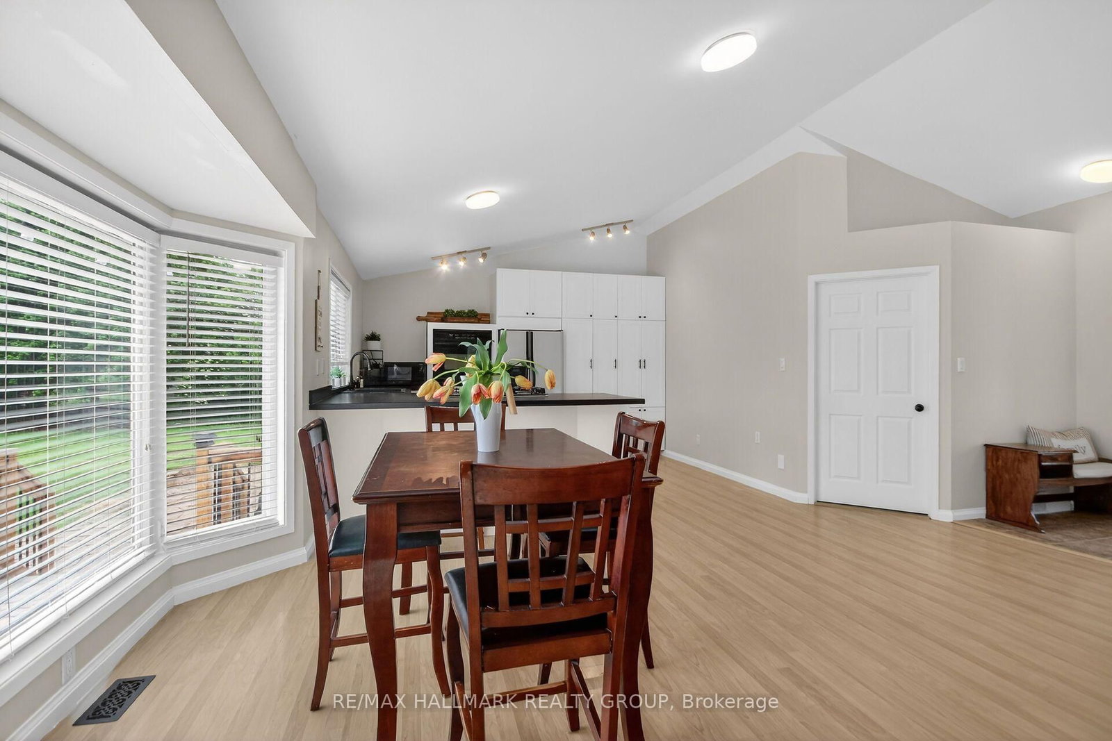7414 Dawn Tara Drive • Ottawa, ON photo 10