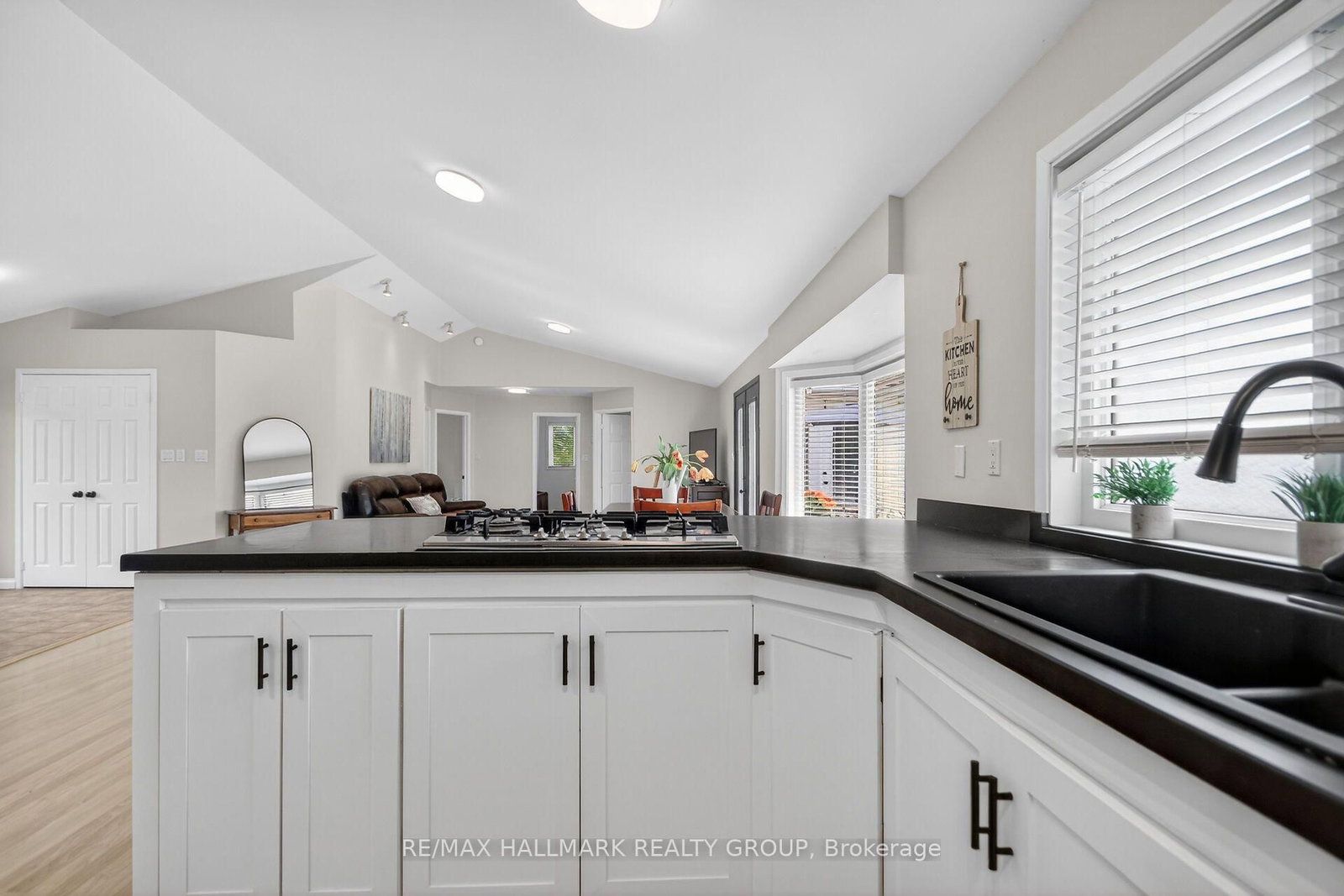 7414 Dawn Tara Drive • Ottawa, ON photo 13