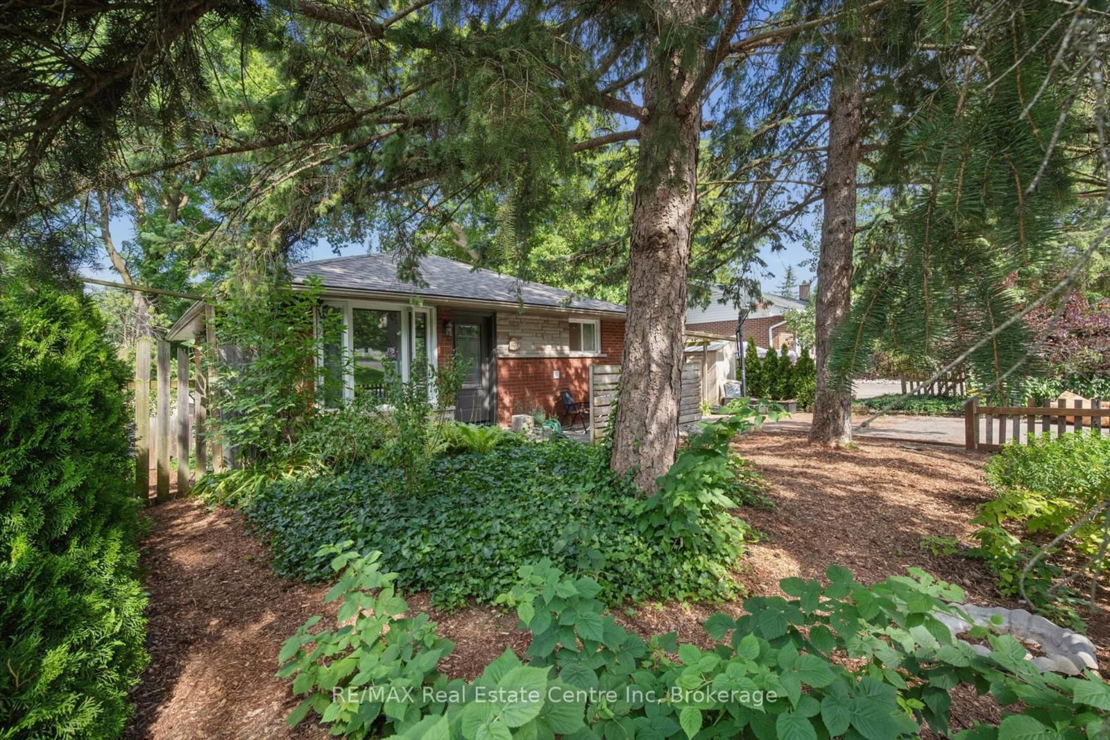 277 KATHLEEN Street • Guelph, ON photo 26