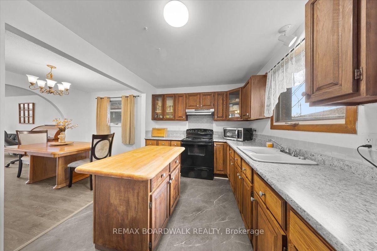 1864 Lenester Avenue W • Ottawa, ON photo 15