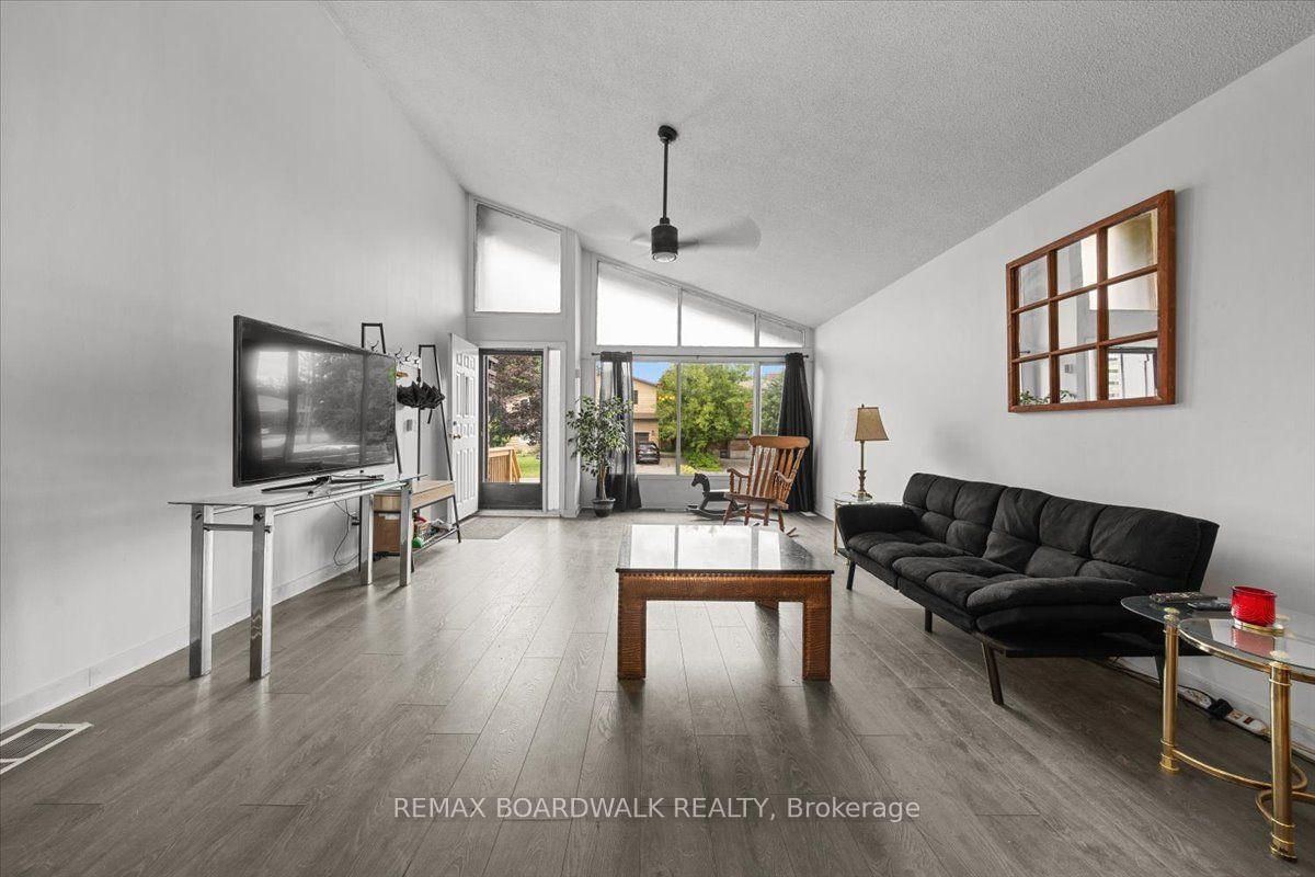 1864 Lenester Avenue W • Ottawa, ON photo 5
