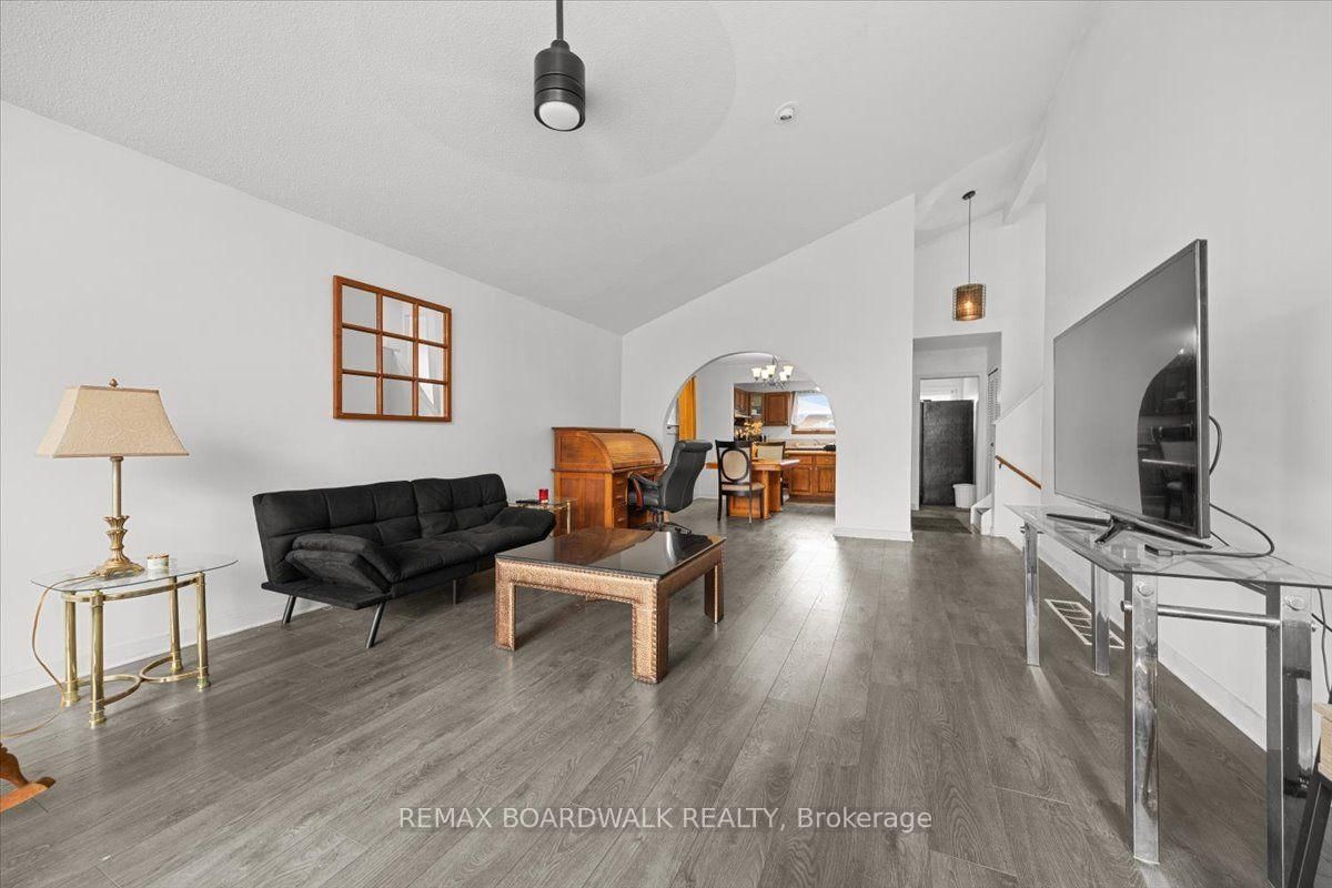 1864 Lenester Avenue W • Ottawa, ON photo 8