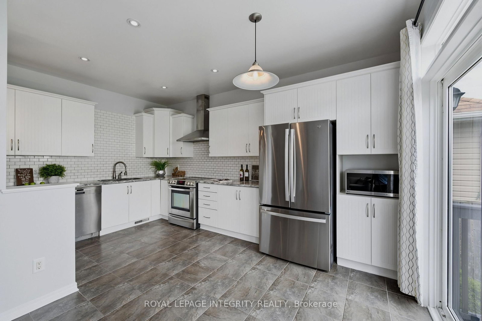 223 HUNTSVILLE Drive • Ottawa, ON photo 15