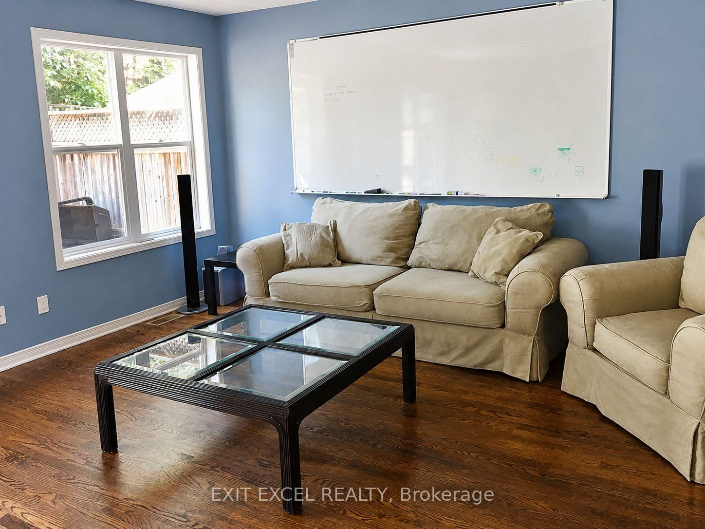 17 Heartleaf Private • Ottawa, ON photo 11
