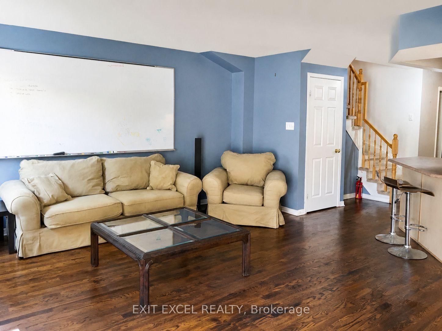17 Heartleaf Private • Ottawa, ON photo 12