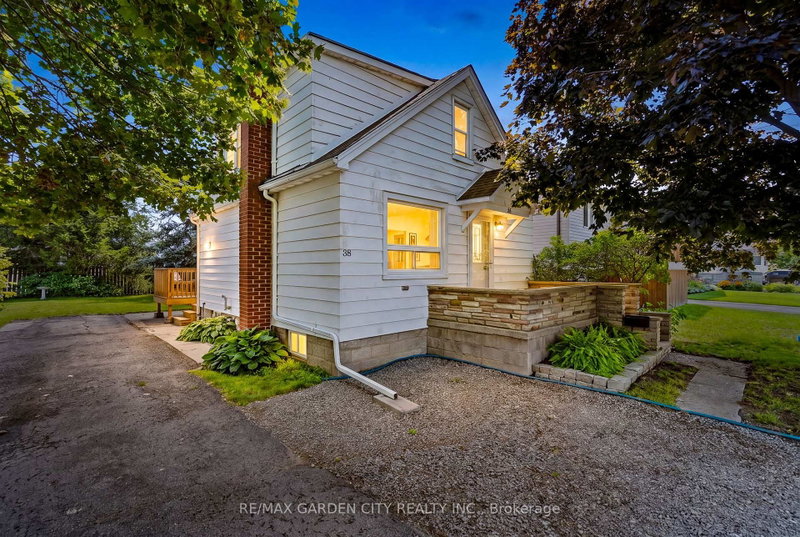 38 Oakwood Street