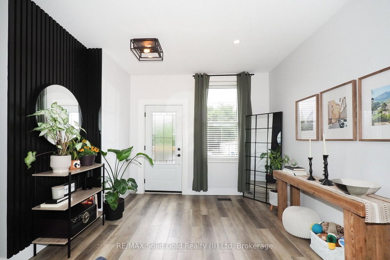 19 Douglas St photo 4
