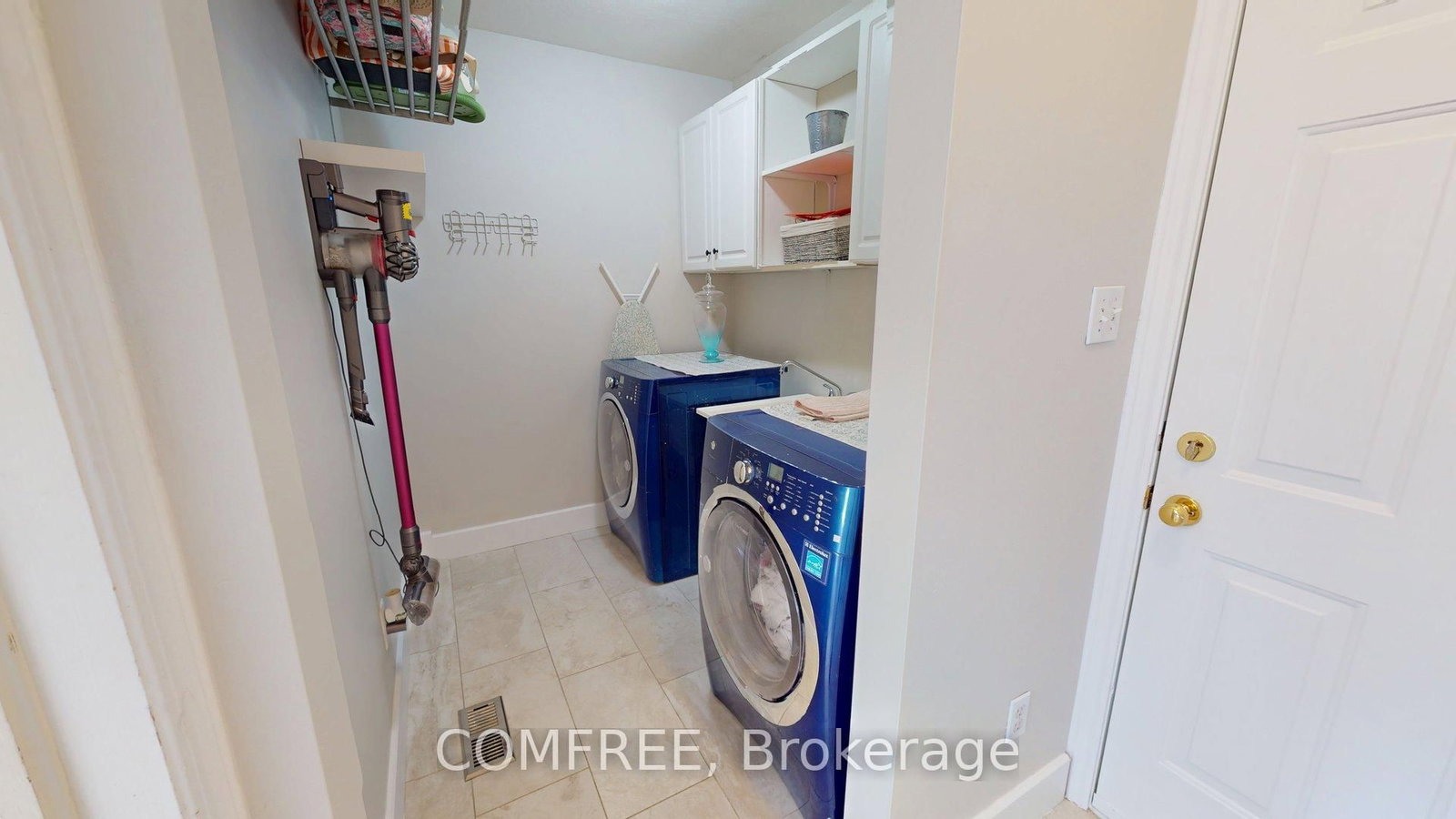 723 Munich Circle • Waterloo, ON photo 10