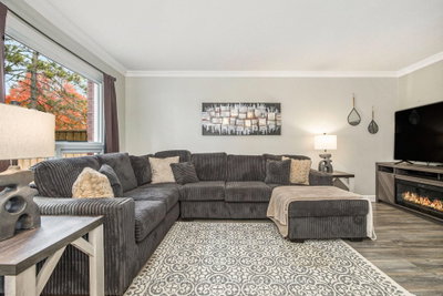 110 Rutherford Court • Ottawa, ON photo 5