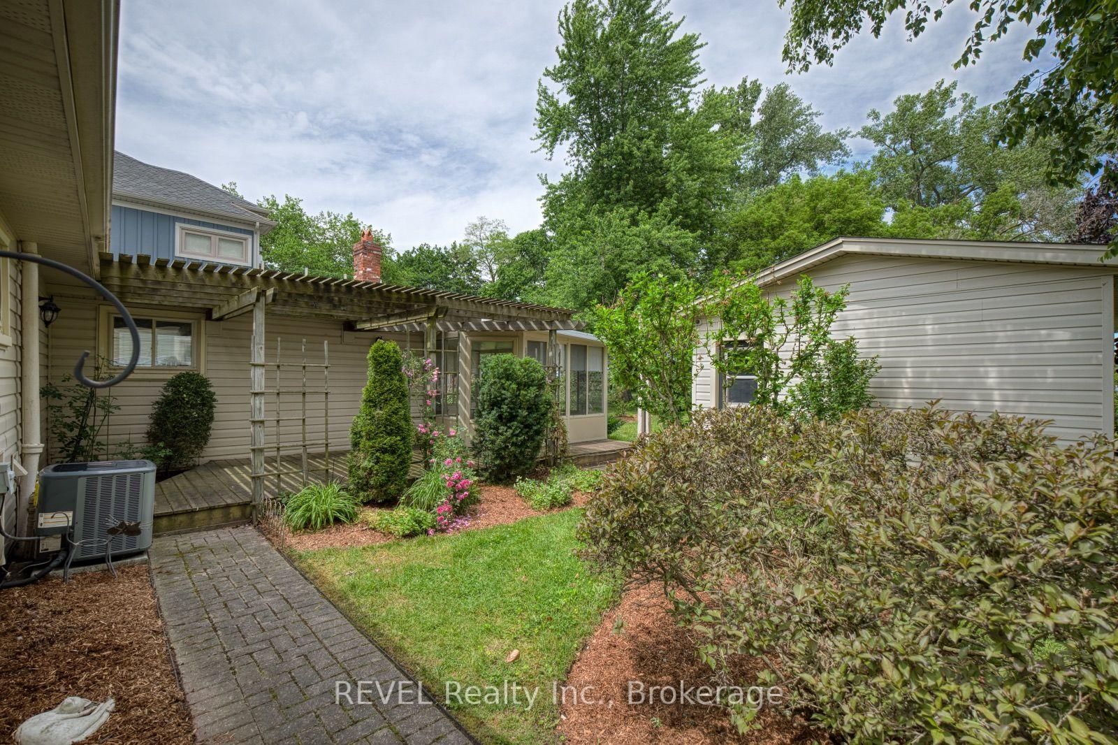 55 Delater Street • Niagara-on-the-Lake, ON photo 33