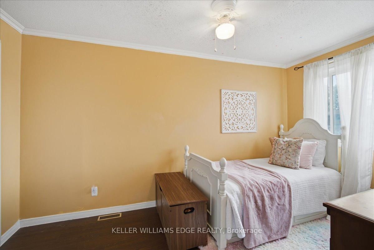 22 Delena Avenue N • Hamilton, ON photo 11