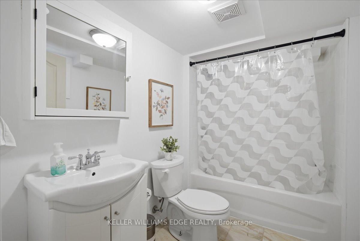 22 Delena Avenue N • Hamilton, ON photo 16