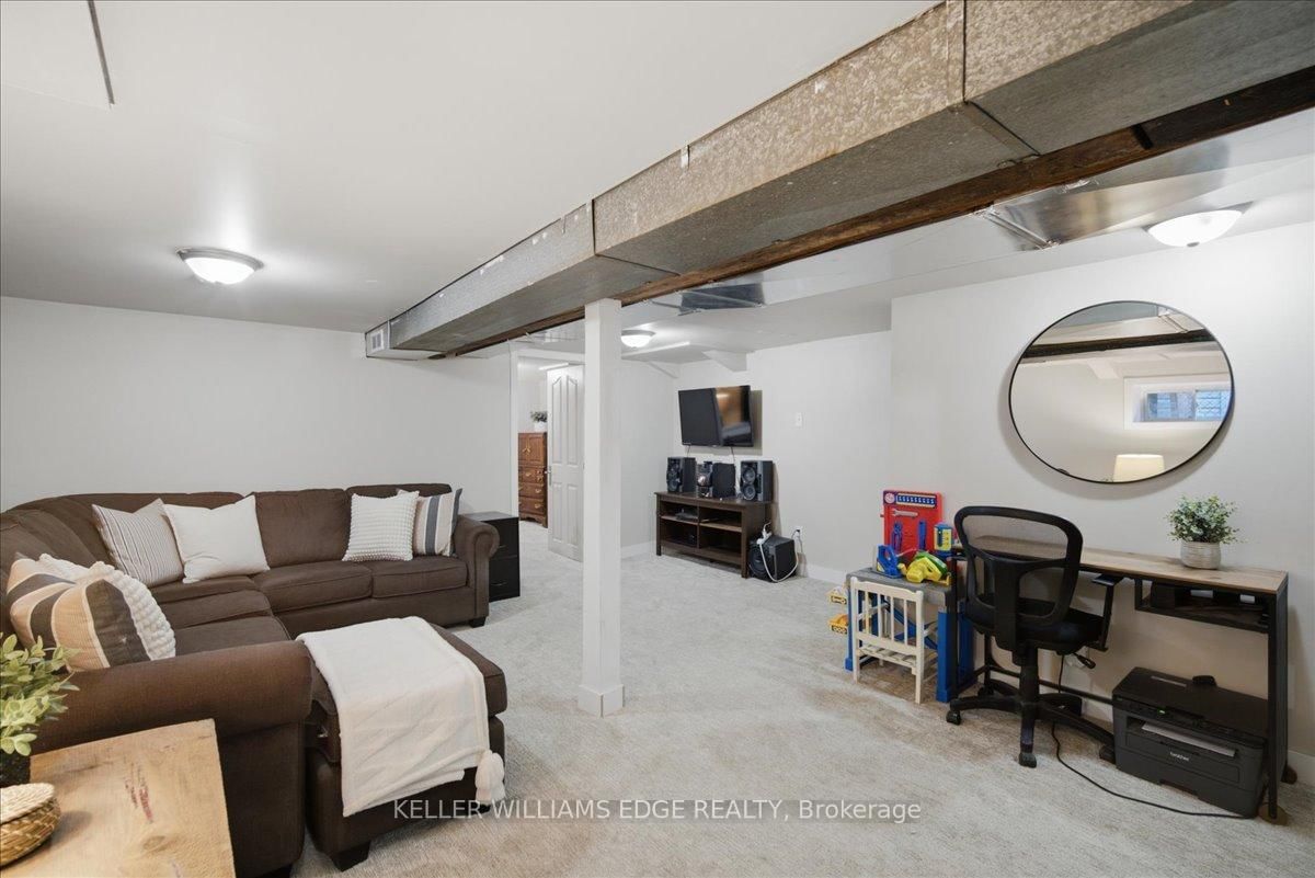 22 Delena Avenue N • Hamilton, ON photo 17
