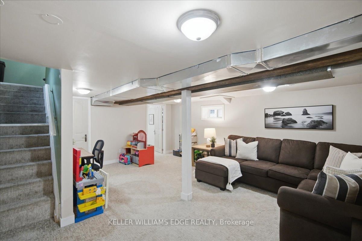 22 Delena Avenue N • Hamilton, ON photo 18