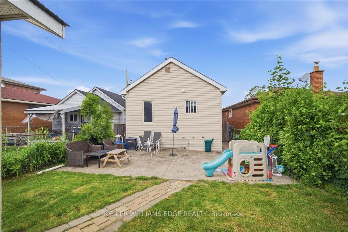 22 Delena Avenue N • Hamilton, ON photo 19