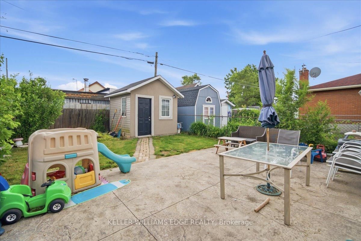 22 Delena Avenue N • Hamilton, ON photo 20