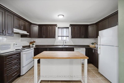 22 Delena Avenue N • Hamilton, ON photo 5
