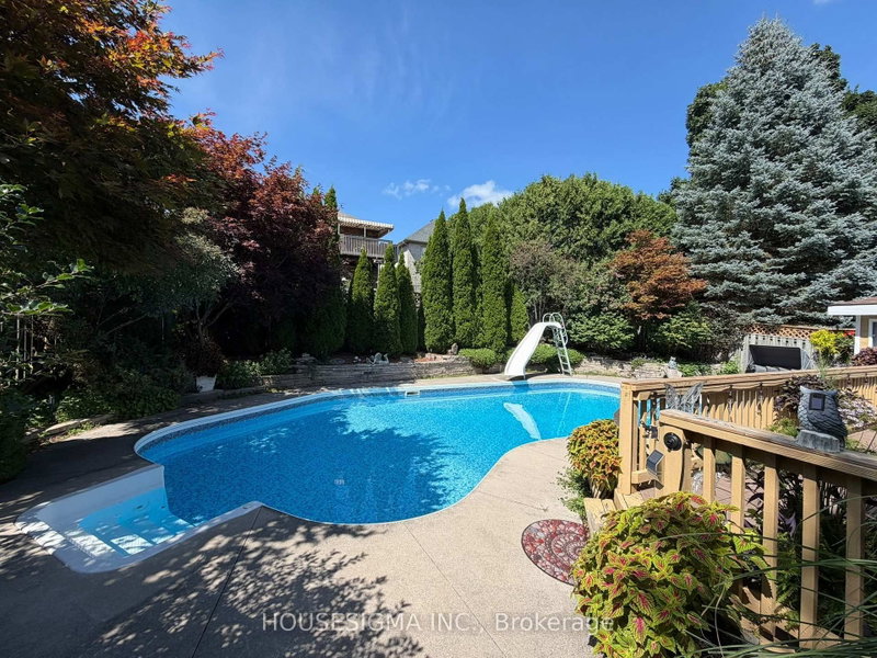 18 Jennifer Gardens