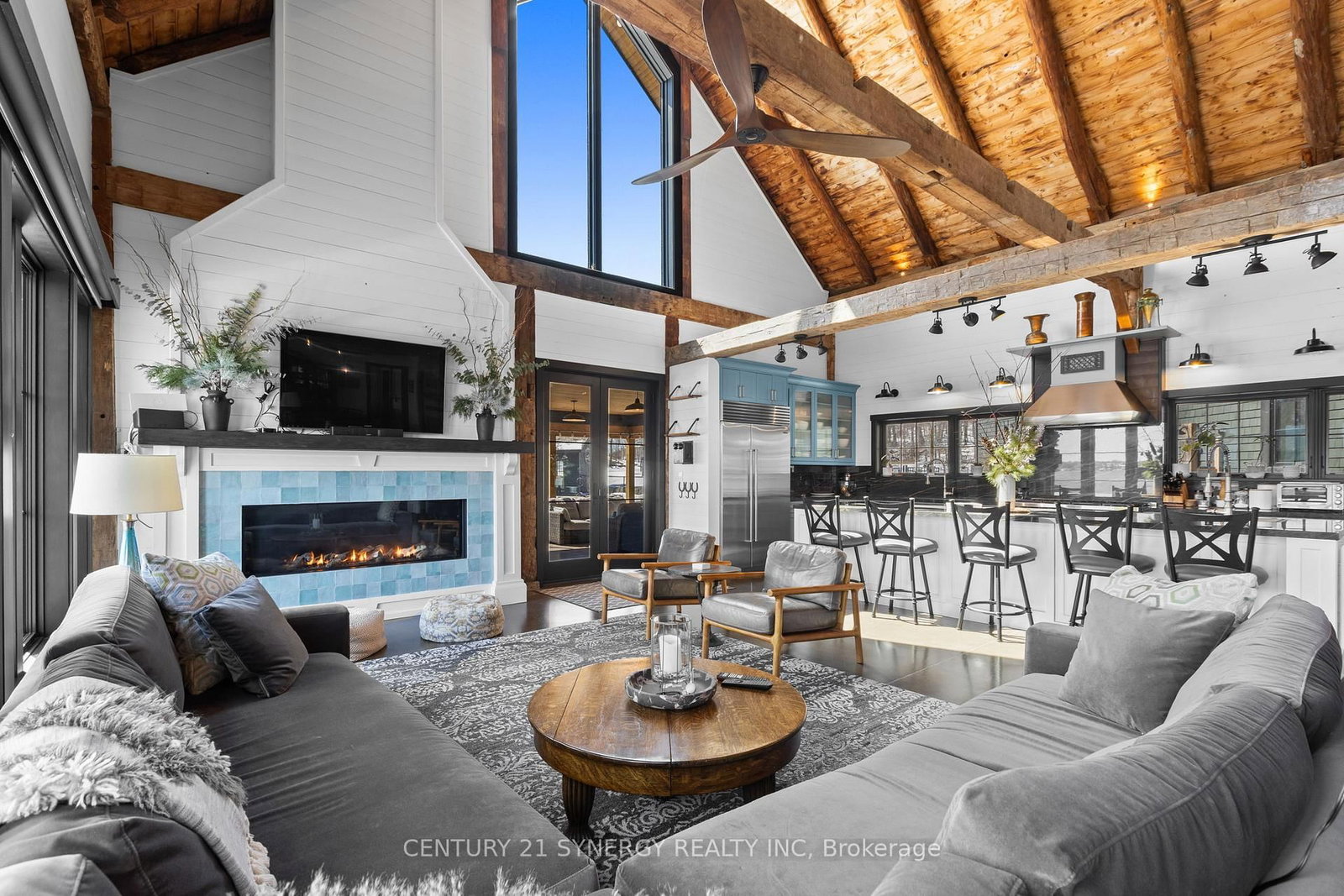 4/6 Sifton Road • Front of Yonge, ON photo 13
