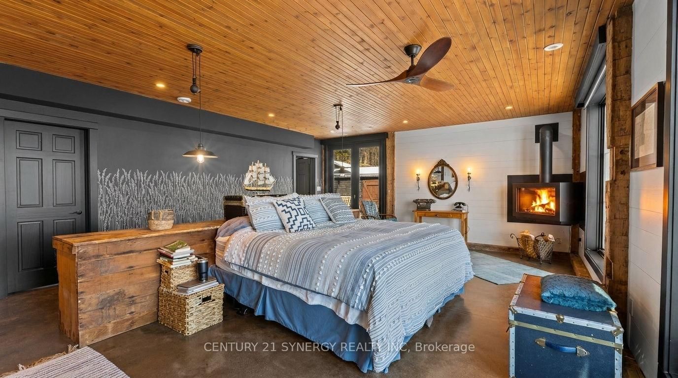 4/6 Sifton Road • Front of Yonge, ON photo 15