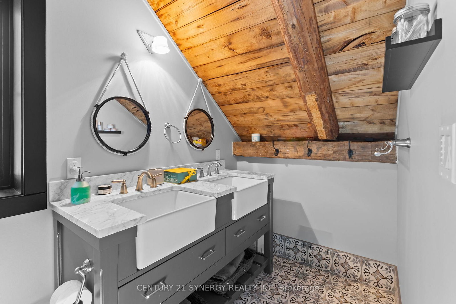 4/6 Sifton Road • Front of Yonge, ON photo 23