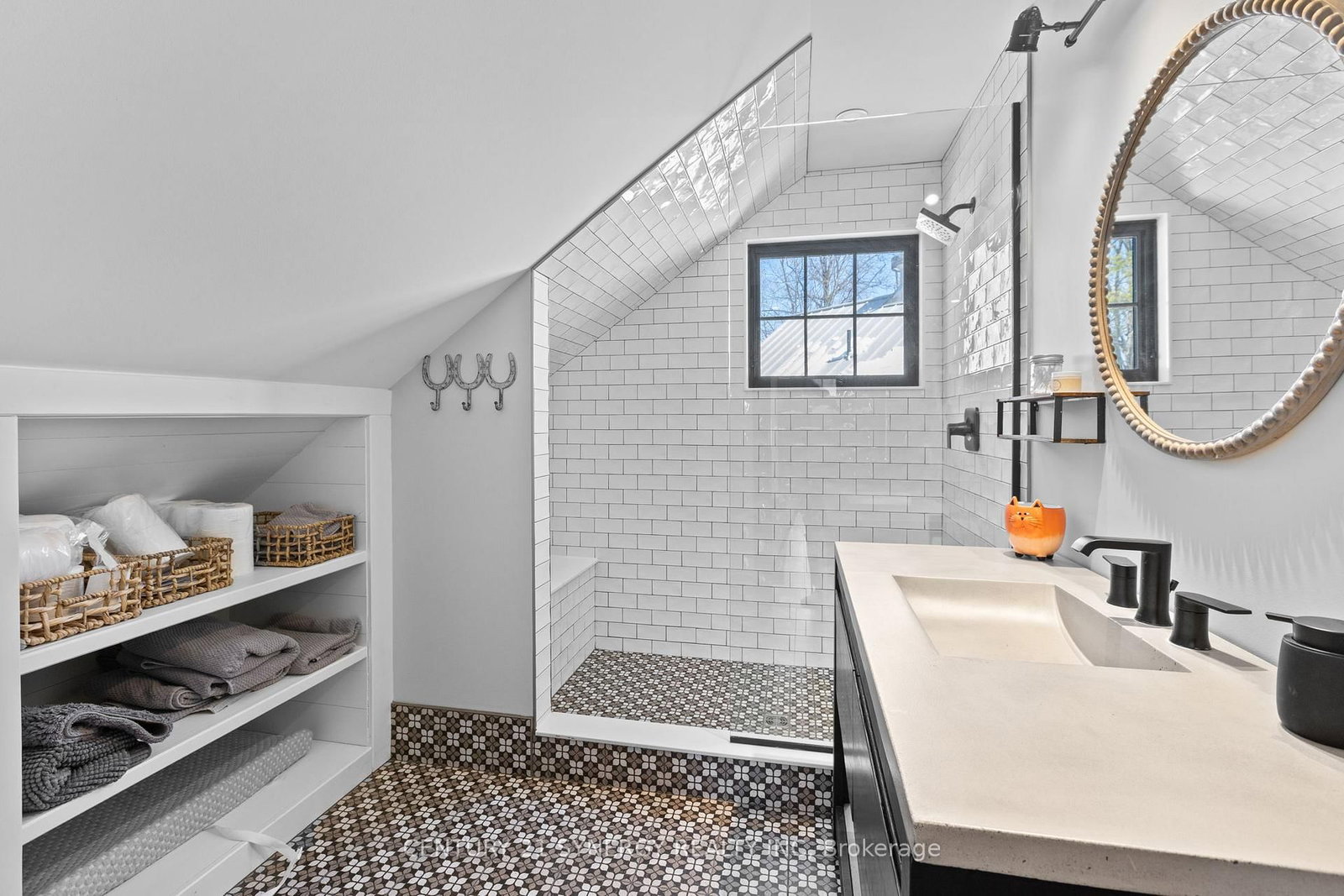 4/6 Sifton Road • Front of Yonge, ON photo 28