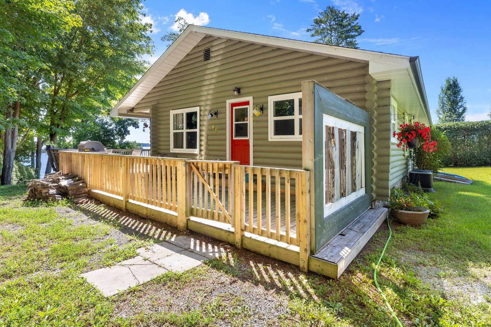4/6 Sifton Road • Front of Yonge, ON photo 31