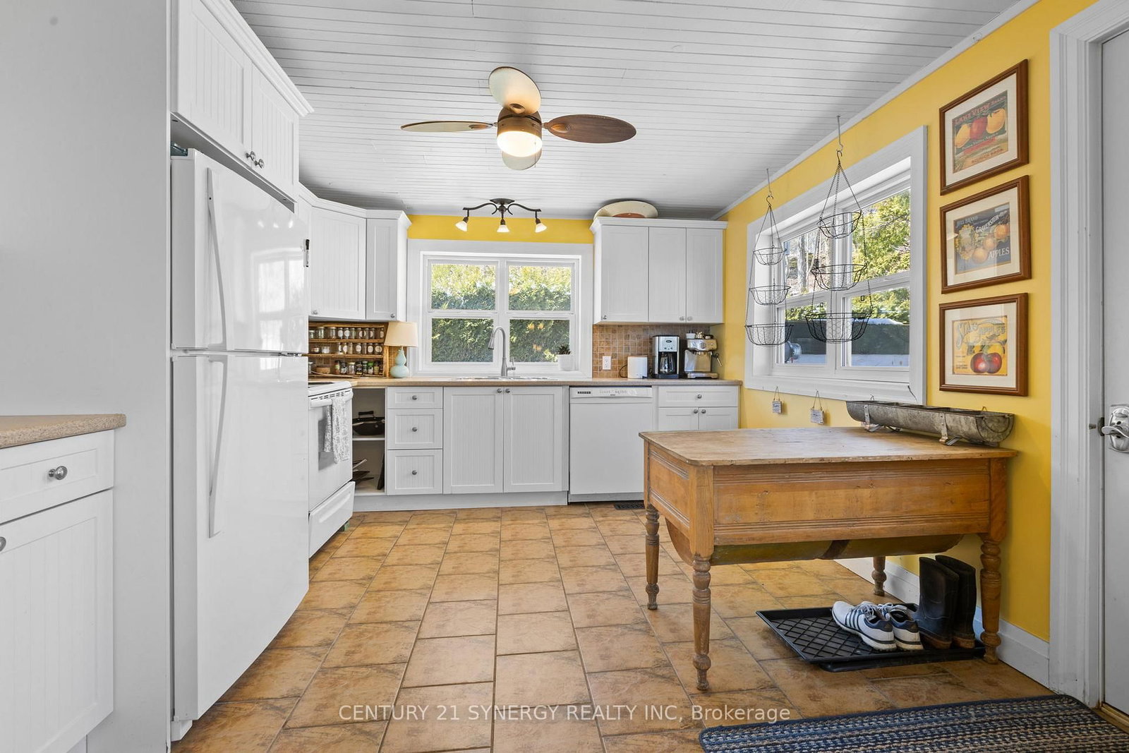 4/6 Sifton Road • Front of Yonge, ON photo 32