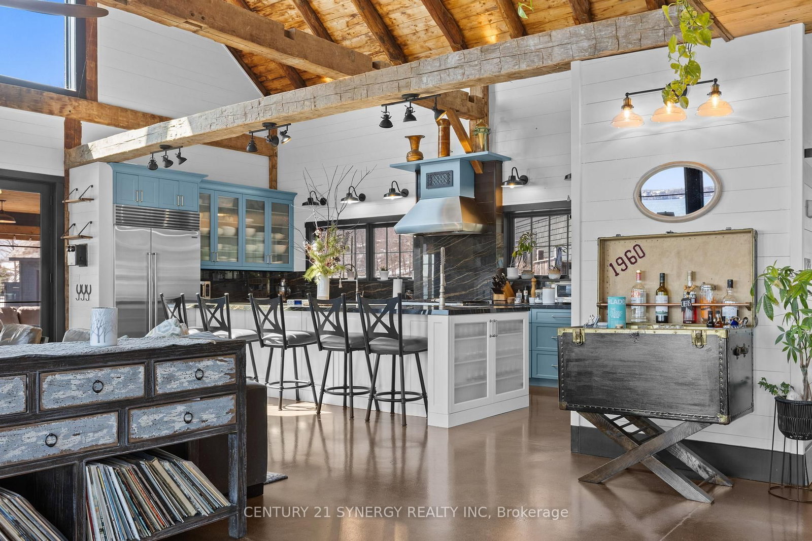 4/6 Sifton Road • Front of Yonge, ON photo 8