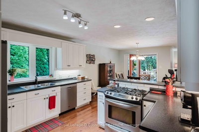 482 CREEKWOOD Drive • Saugeen Shores, ON photo 9